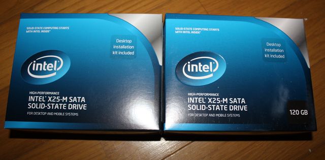 インテル製120GBのSSDを2台、メインPCに取り付け。